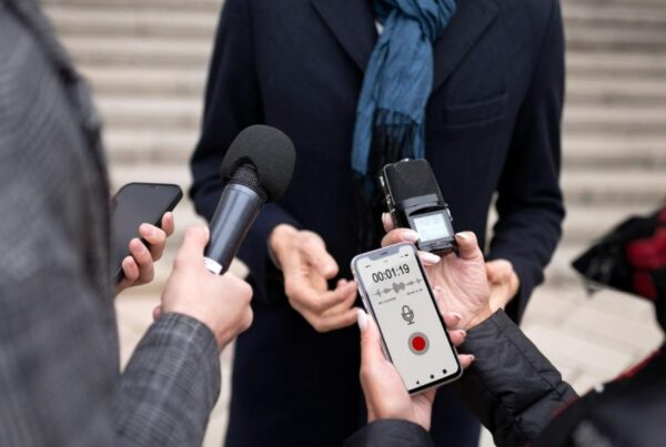 jornalistas gravando um entrevistas