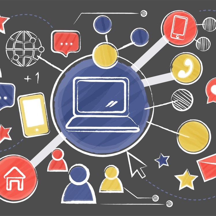 Imagem mostrando um diagrama de comunicação digital, com um laptop no centro, cercado por ícones de dispositivos móveis, mensagens, chamadas telefônicas, e-mails e redes sociais, todos conectados por linhas.