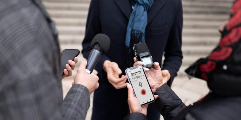 jornalistas gravando um entrevistas