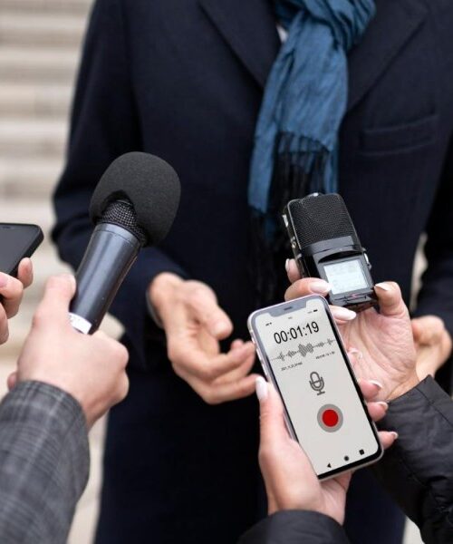jornalistas gravando um entrevistas